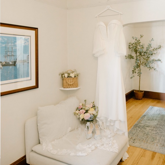 MIKAELLA Wedding dress with added removable sleeves - Picture 1 of 9